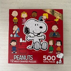 Peanuts Red Multi-Shaped Puzzle Set